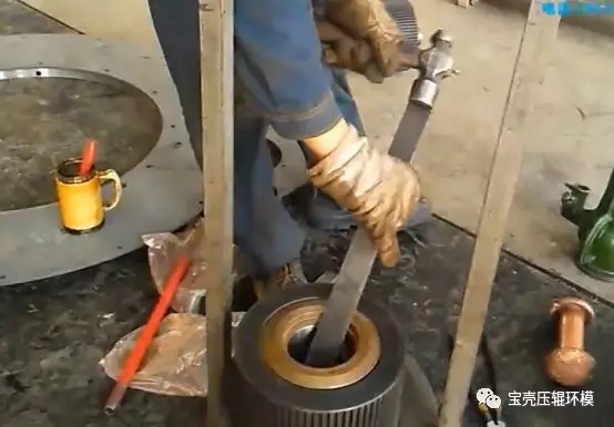 顆粒機(jī)壓輥總成安裝方法圖解