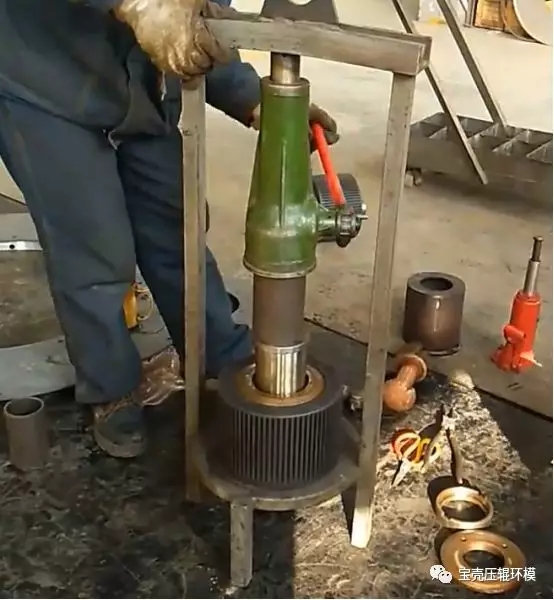 顆粒機(jī)壓輥總成安裝方法圖解