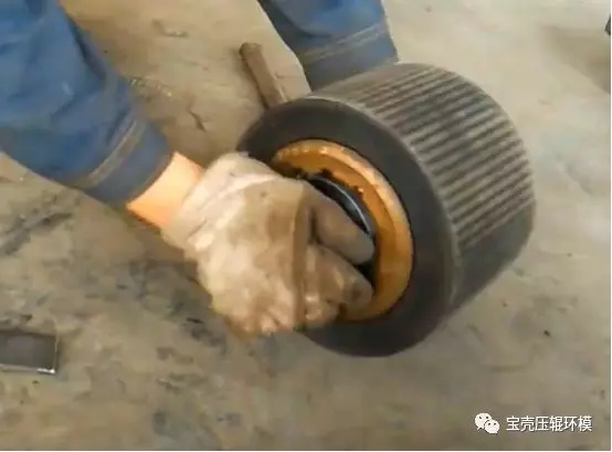 顆粒機(jī)壓輥總成安裝方法圖解